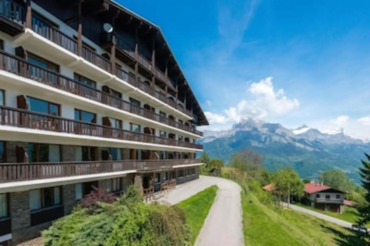 Beautiful Apt With Balcony At Combloux ! Apartment